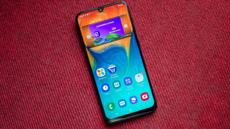 Samsung-Galaxy-A30-displaying-camera-sample-image-of-flower / مشخصات گوشی a30