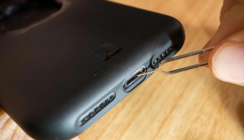 cleaning mobile charging port/ تمیز کردن درگاه شارژ موبایل