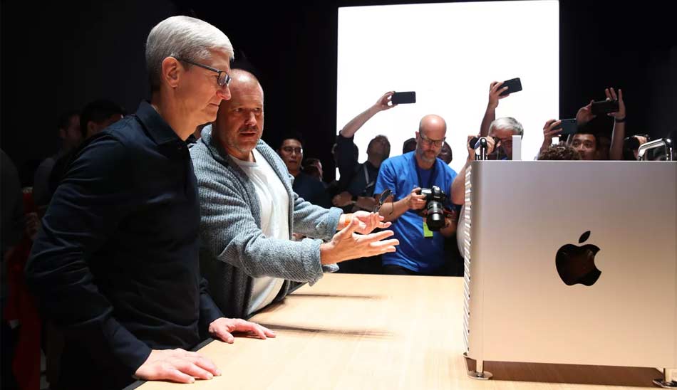 jony-ive-and-tim-cook/ جانی آیو و تیم کوک