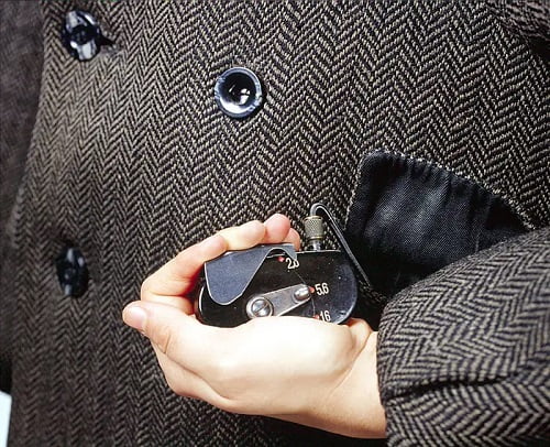 Buttonhole camera / دوربین دکمه ای