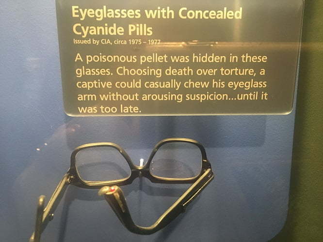 Eyeglasses with concealed cyanide pills / قرص سیانور مخفی شده در عینک