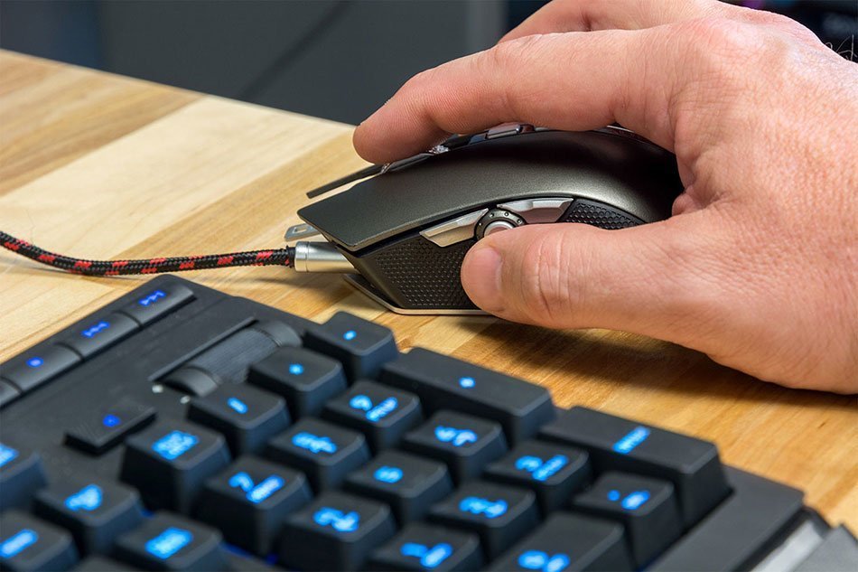 تفاوت موس لیزری و اپتیکال / laser-vs-optical-mouse2