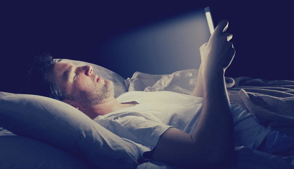 sleeping next to phone/ خوابیدن با گوشی