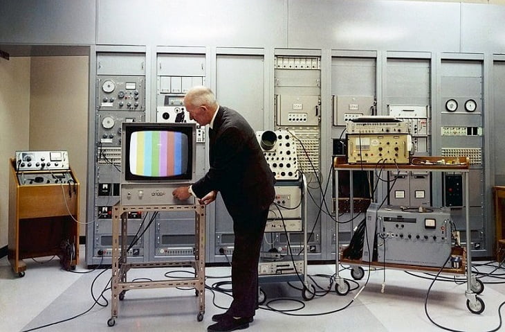 television history / اولین تلویزیون رنگی در کدام کشور بود