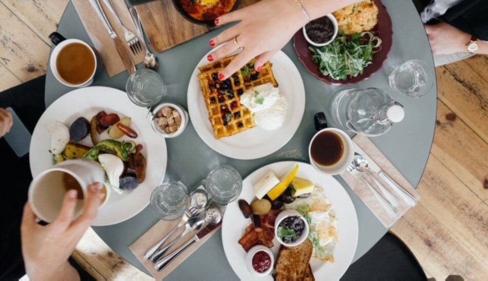 Eating with Friends / جلوگیری از پرخوری