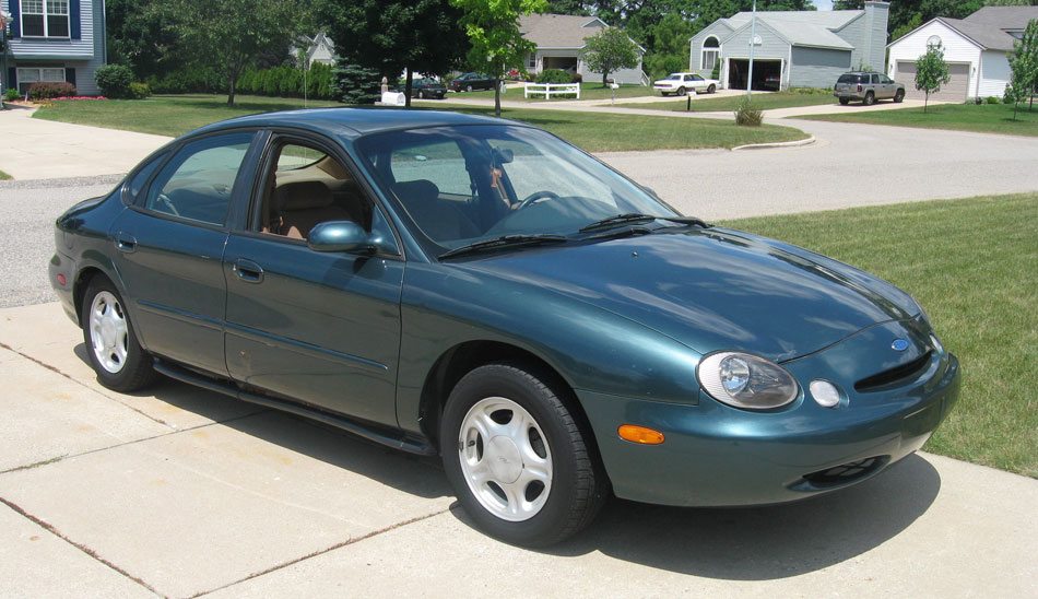 فورد تورس (Ford Taurus) / زشت ترین خودرو
