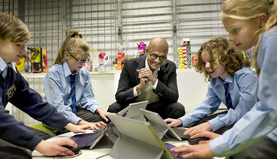 Satya Nadella / همسر ساتیا نادلا