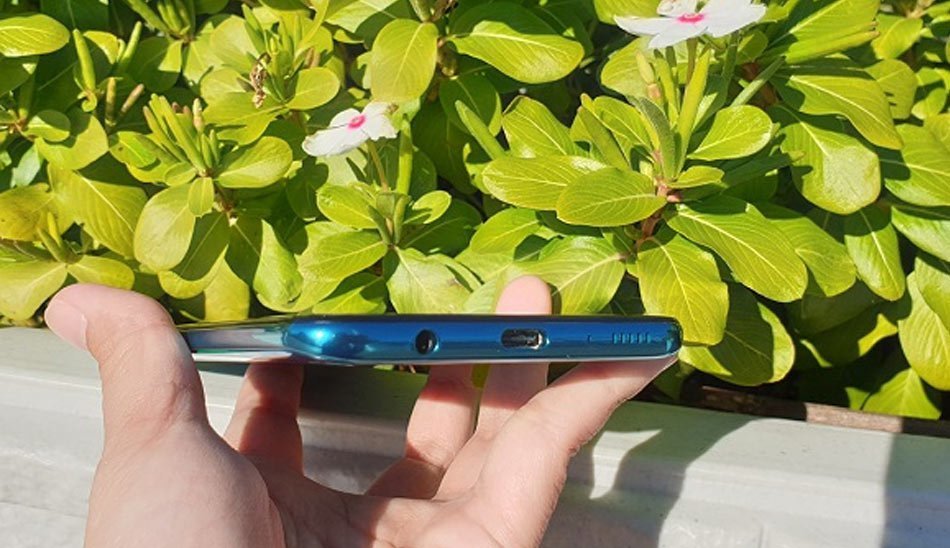 galaxy-a30-headphone-jack/مقایسه گوشی a30 با a30s