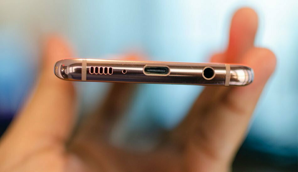galaxy-a70-headphone-jack/ مقایسه a50 و a70