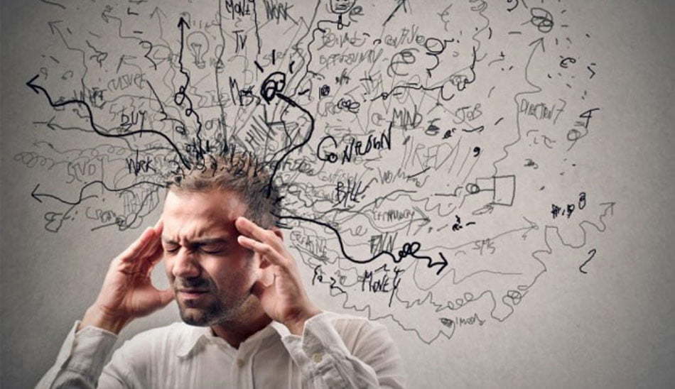 شکاک بودن مرد به زن