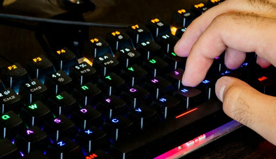 keyboard/ تفاوت کیبورد گیمینگ و کیبورد معمولی در چیست؟