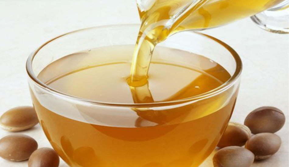 فواید روغن آرگان برای مژه