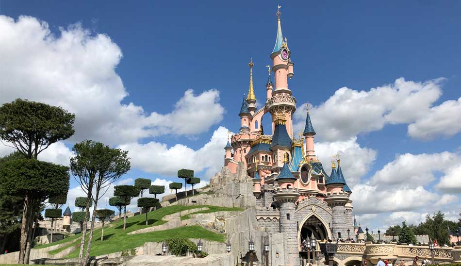 paris-disney-land/ زیباترین شهربازی های جهان