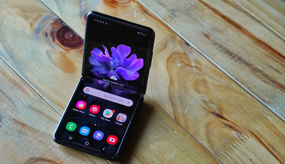 بررسی گوشی Motorola Razr 2