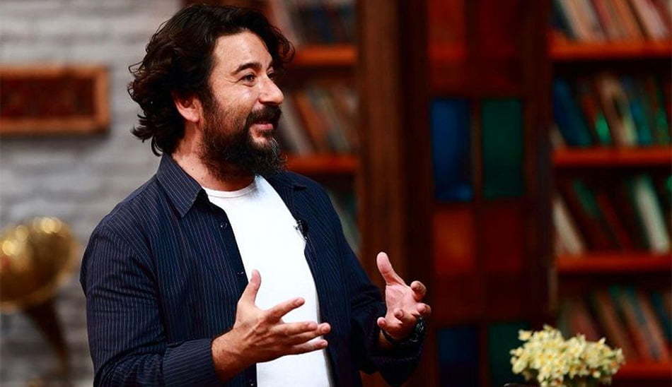 مجری برنامه کتاب باز