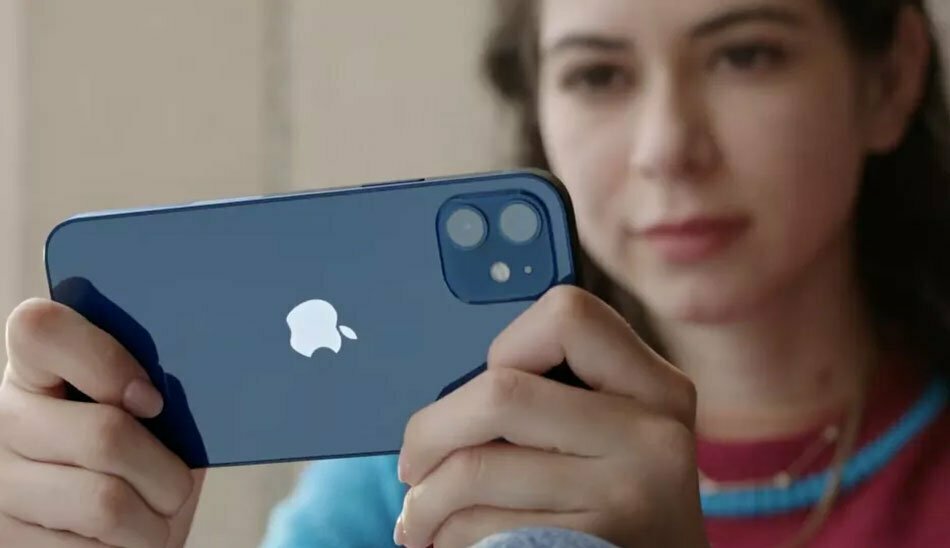 iPhone-12-mini/مقایسه آیفون ۱۲ مینی و آیفون اس ای ۲۰۲۰