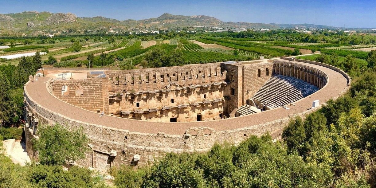 معرفی آمفی تئاتر آسپندوس