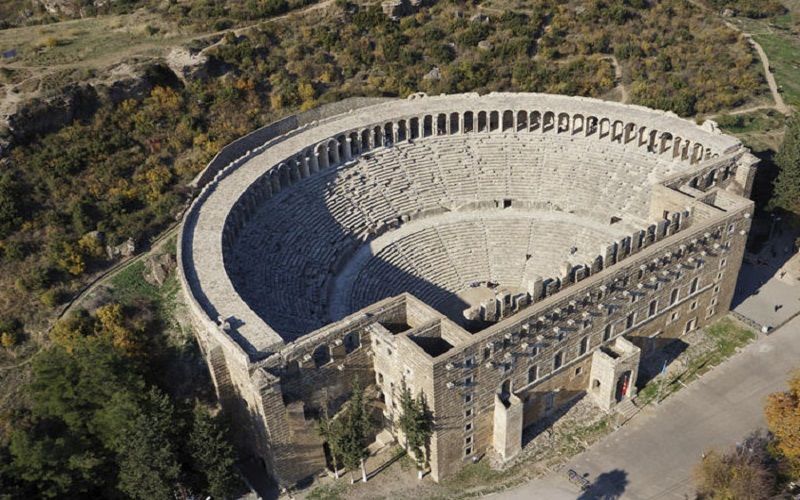 سایر جاذبه های دیدنی اطراف آمفی تئاتر آسپندوس