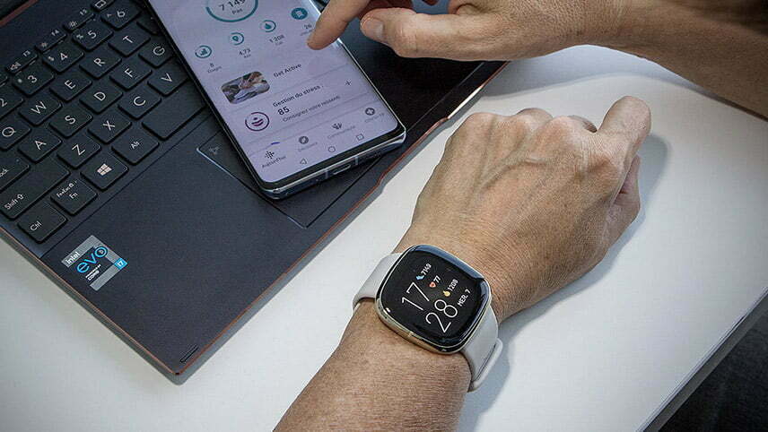 برترین اسمارت واچ سال۲۰۲۱ - فیتبیت سِنس (Fitbit Sense)