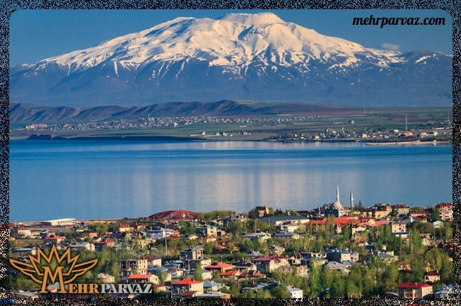 نمایی از دریاچه وان
