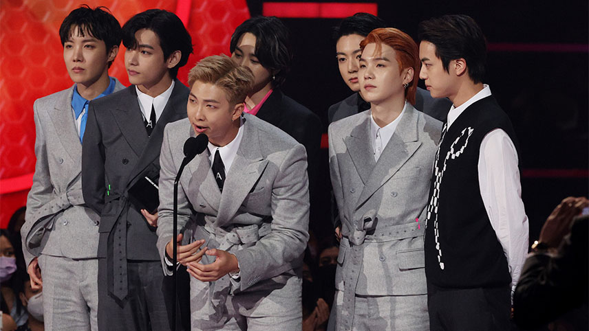 مراسم american music awards 2021 - هنرمند سال گروه BTS