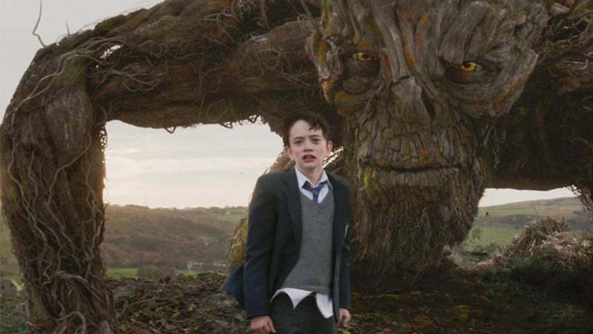 بهترین فیلم های لیام نیسون - تماس میگیرد A MONSTER CALLS (2016)