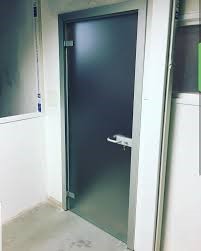 درب شیشه ای