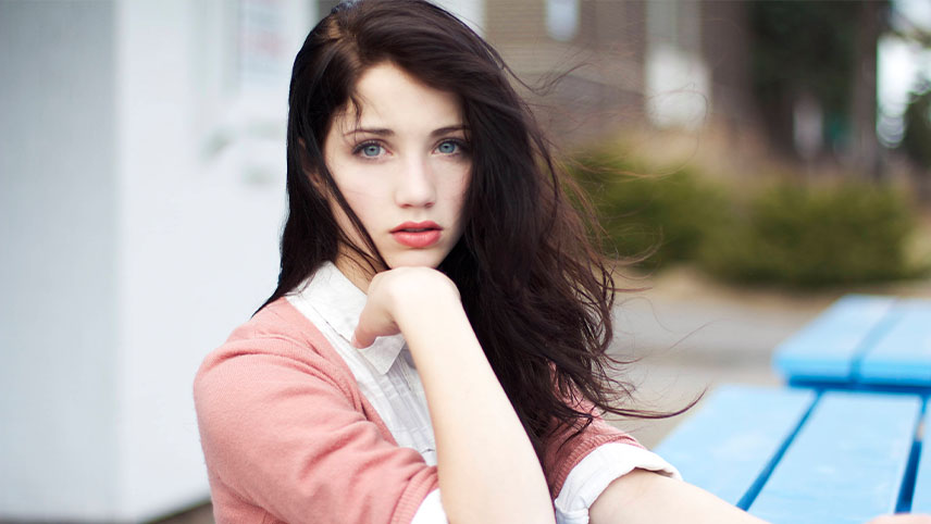 Emily Rudd / کارگردان فیلم سینمایی مهتاب 2022 / فیلم مهتاب ۲۰۲۲