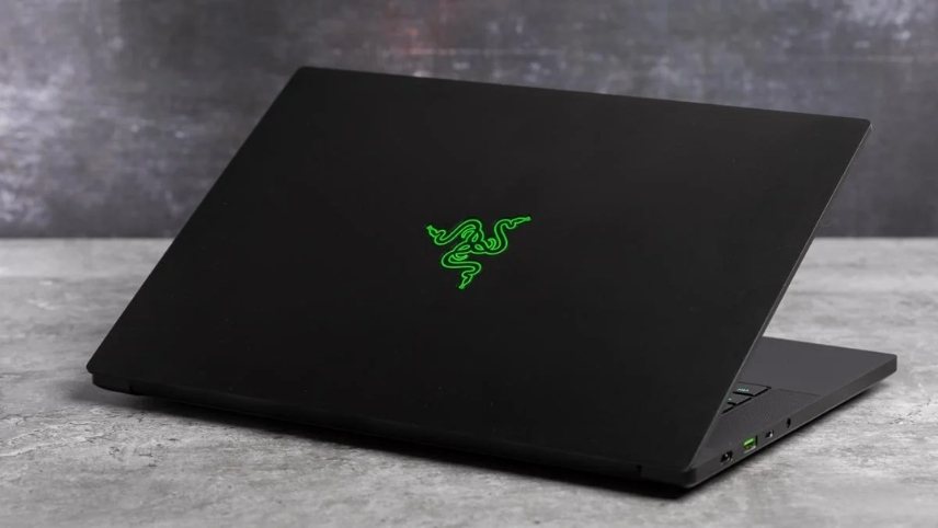 نمای پشت لپتاپ Razer Blade 14