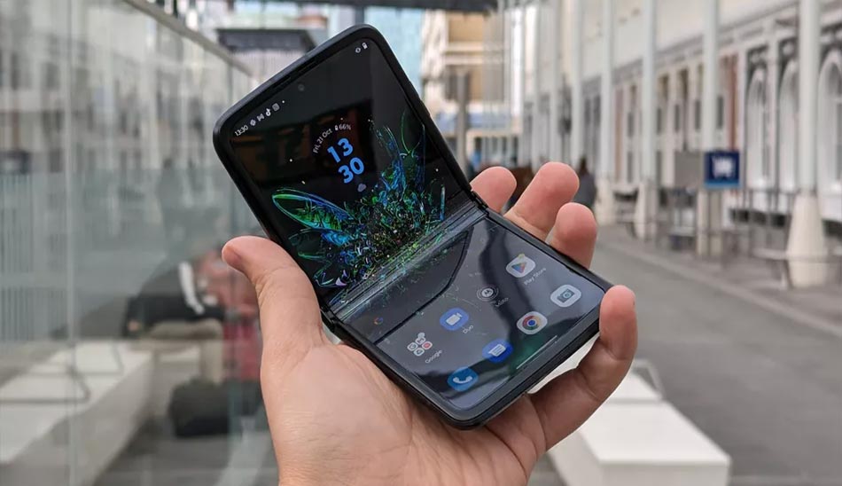 9. گوشی Motorola Razr 2022 بهترین موبایل های تاشو ۲۰۲۲