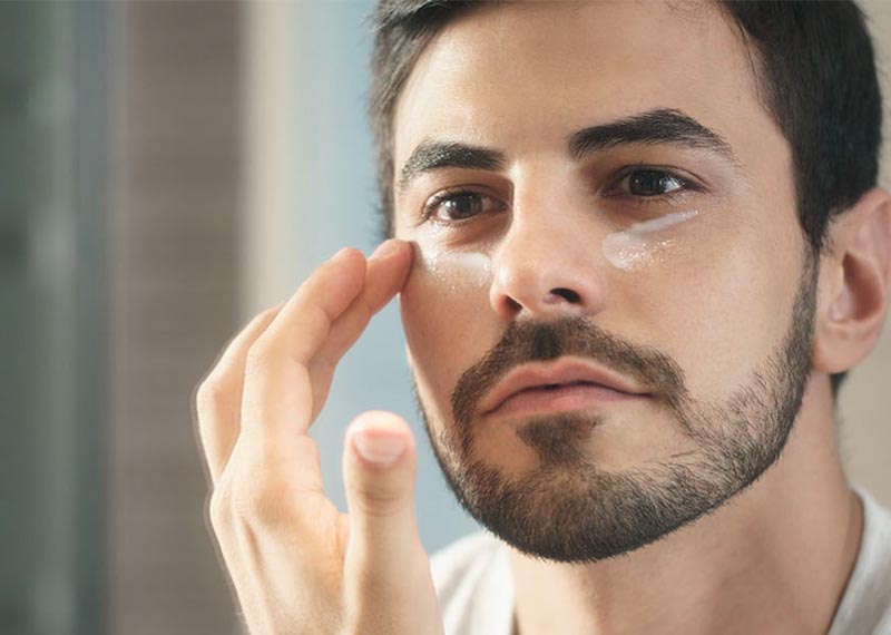 کاهش تیرگی زیر چشم - پوستتان را هیدراته نگه دارید
