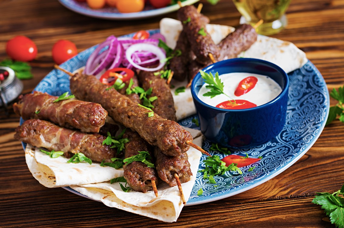 به طور میانگین هزینه کلی یک سفر همزمان به دبی و استانبول چقدر خواهد بود؟