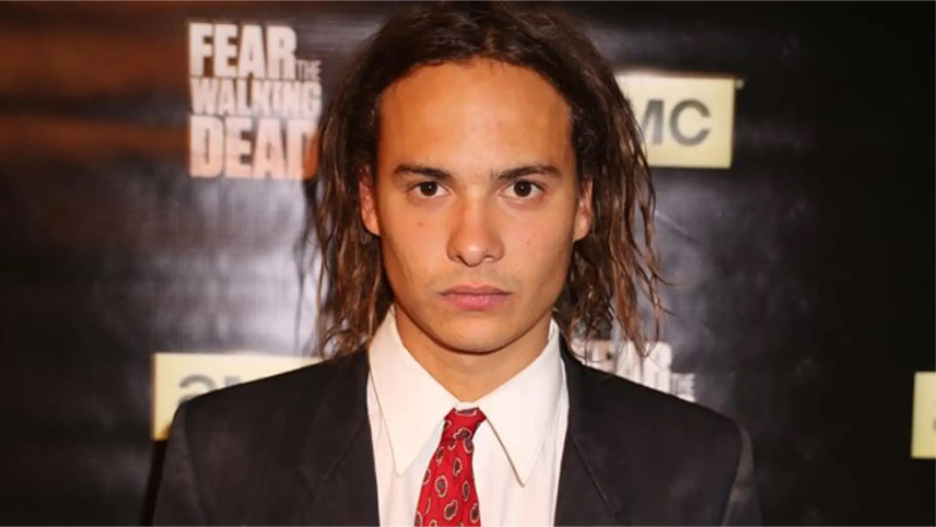 دانلود سریال fear the walking dead flight