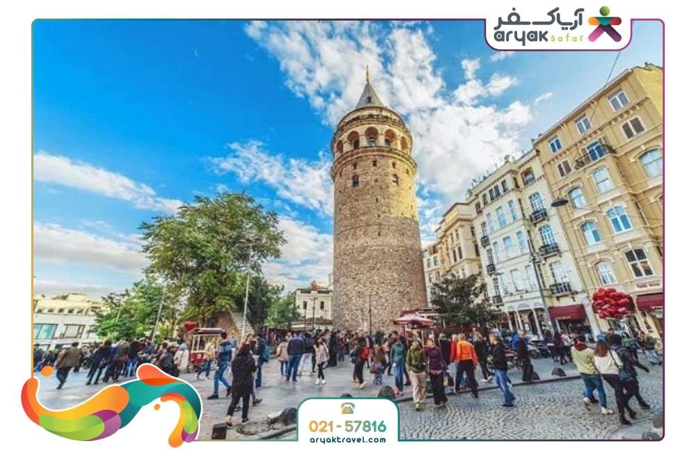 حضور گردشگران در برج گالاتا استانبول