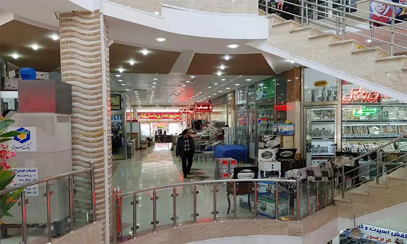 خرید لباس از بهترین مراکز خرید بانه