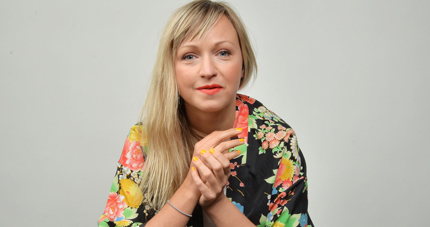 اشلی بال (Ashleigh Ball)