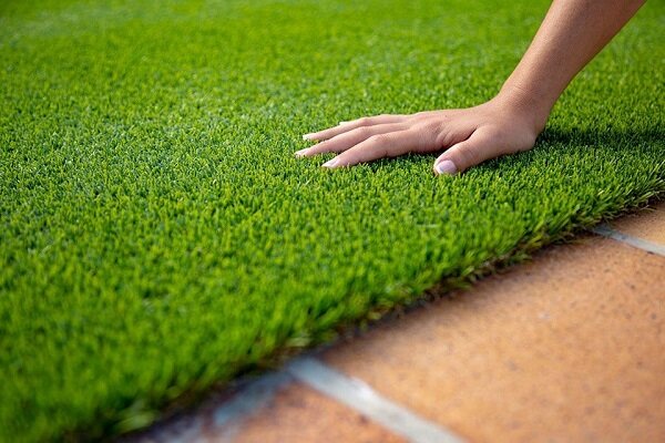 خرید چمن مصنوعی برای حیاط خانه