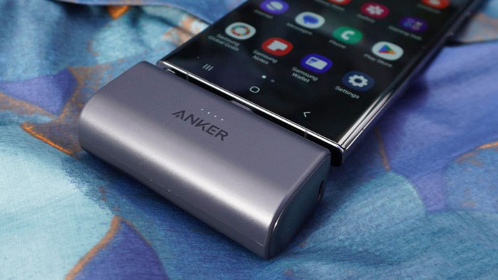 بهترین پاوربانک بدون کابل: Anker Nano Power Bank